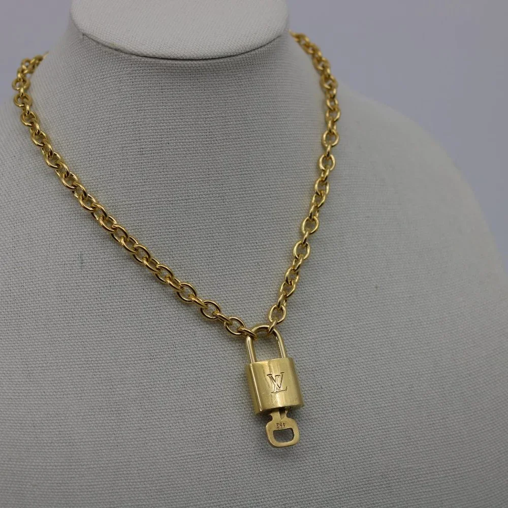 Louis Vuitton Gold Padlock & Key with Second-hand Necklace - Picture 4 of 7